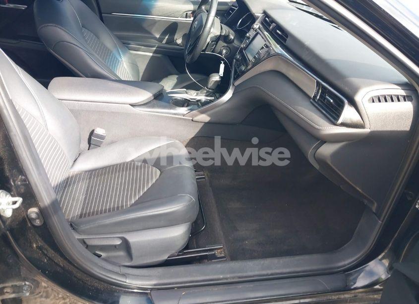 Photo 5 of 2019 Toyota Camry SE (VIN 4T1B11HKXKU275772)