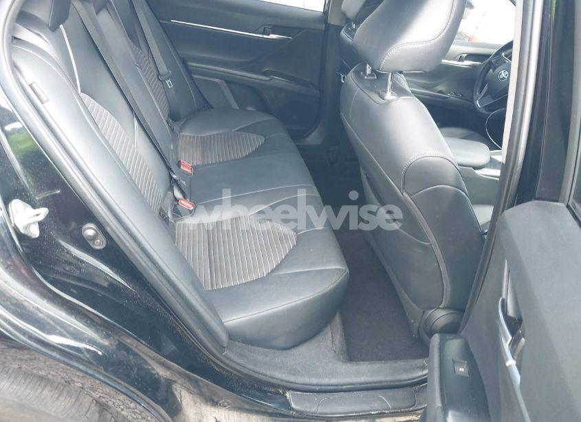 Photo 8 of 2019 Toyota Camry SE (VIN 4T1B11HKXKU275772)