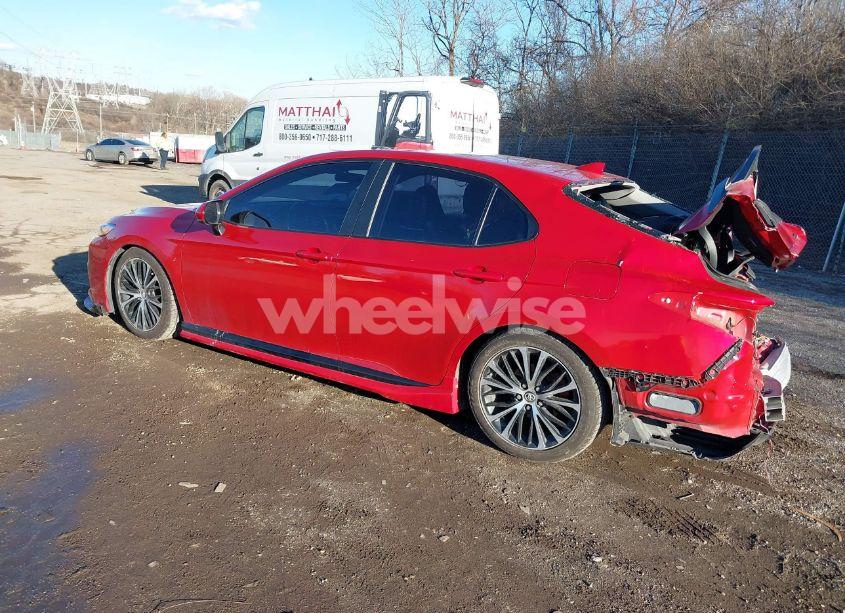 Photo 3 of 2019 Toyota Camry SE (VIN 4T1B11HKXKU284598)