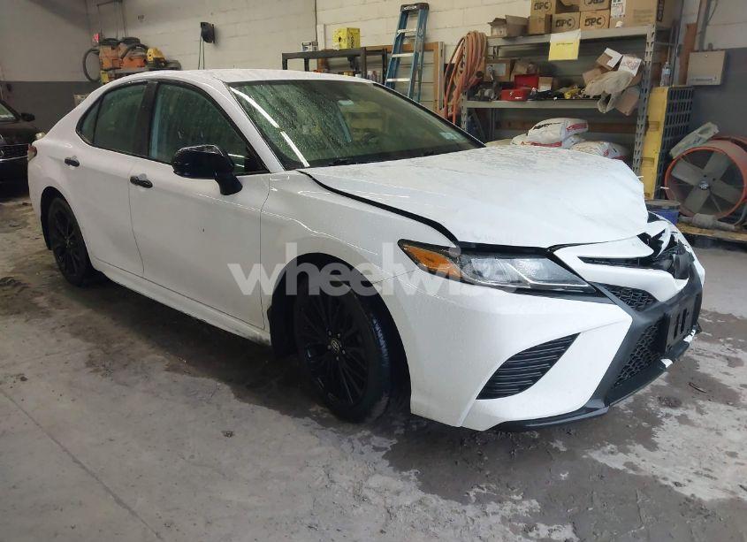 2019 Toyota Camry SE (VIN 4T1B11HKXKU297187) main photo