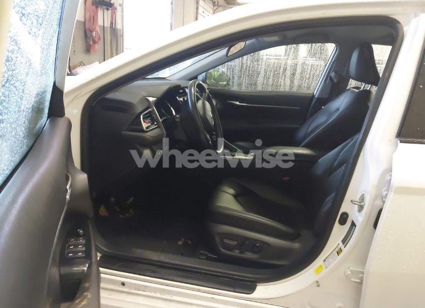 Photo 10 of 2019 Toyota Camry SE (VIN 4T1B11HKXKU297187)