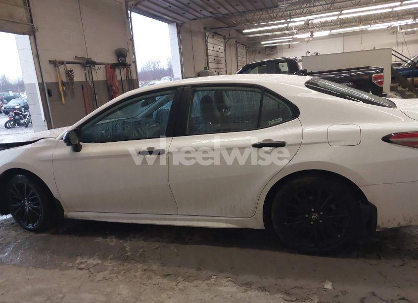 Photo 15 of 2019 Toyota Camry SE (VIN 4T1B11HKXKU297187)