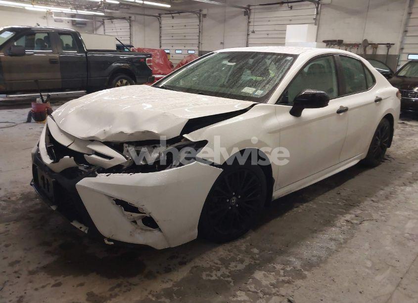 Photo 2 of 2019 Toyota Camry SE (VIN 4T1B11HKXKU297187)