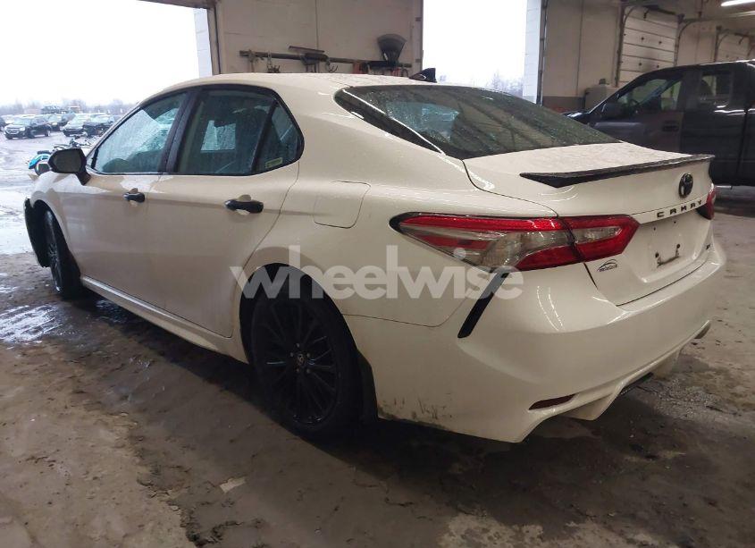 Photo 3 of 2019 Toyota Camry SE (VIN 4T1B11HKXKU297187)