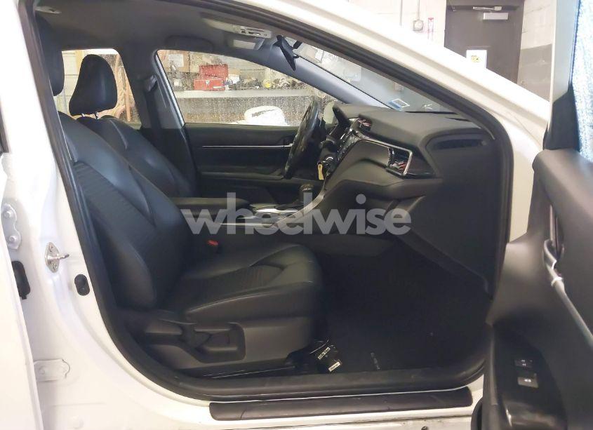 Photo 5 of 2019 Toyota Camry SE (VIN 4T1B11HKXKU297187)