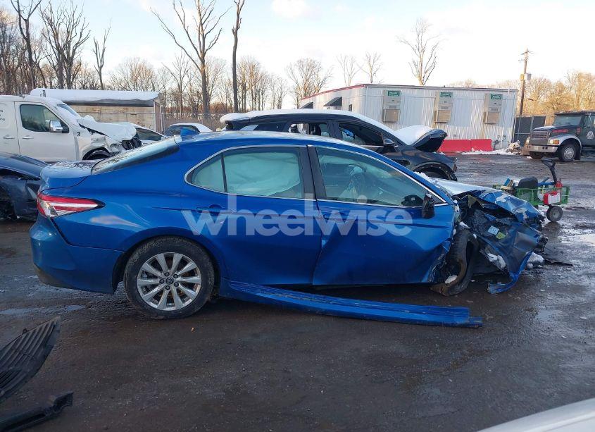Photo 12 of 2019 Toyota Camry LE (VIN 4T1B11HKXKU300492)