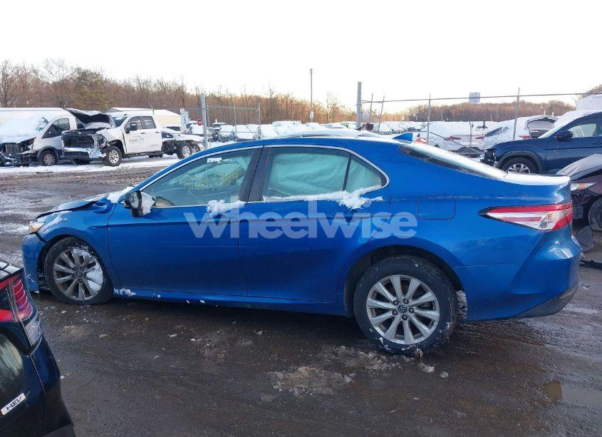 Photo 13 of 2019 Toyota Camry LE (VIN 4T1B11HKXKU300492)