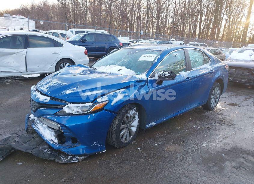 Photo 2 of 2019 Toyota Camry LE (VIN 4T1B11HKXKU300492)