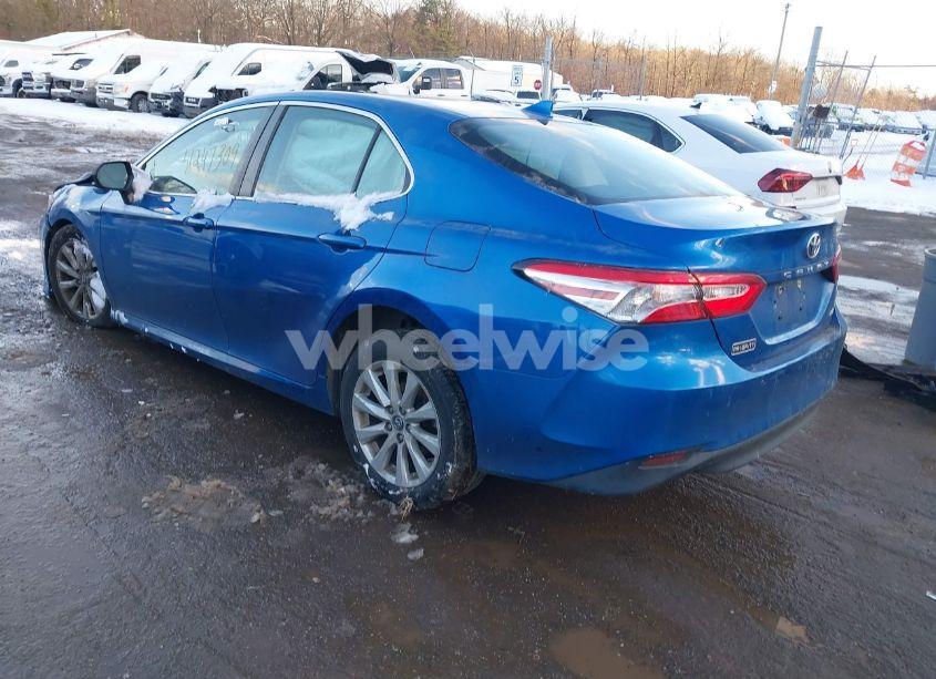 Photo 3 of 2019 Toyota Camry LE (VIN 4T1B11HKXKU300492)