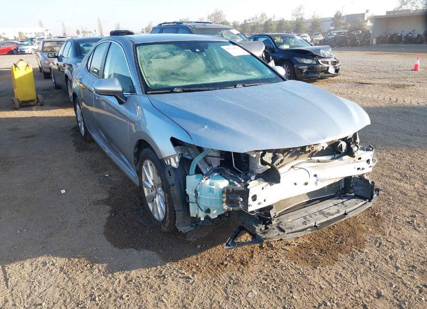 2019 Toyota Camry SE (VIN 4T1B11HKXKU696763) main photo