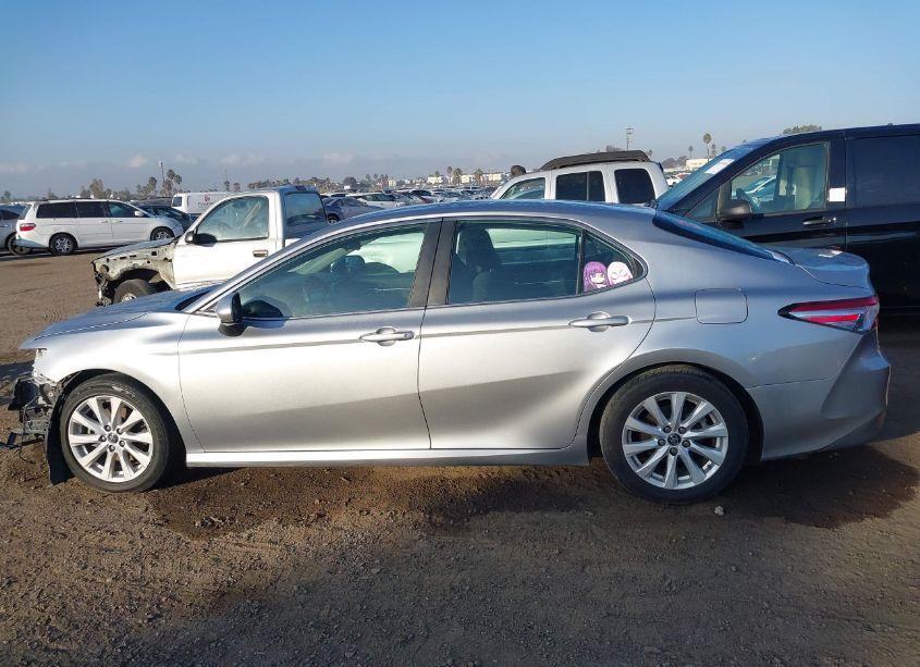 Photo 15 of 2019 Toyota Camry SE (VIN 4T1B11HKXKU696763)