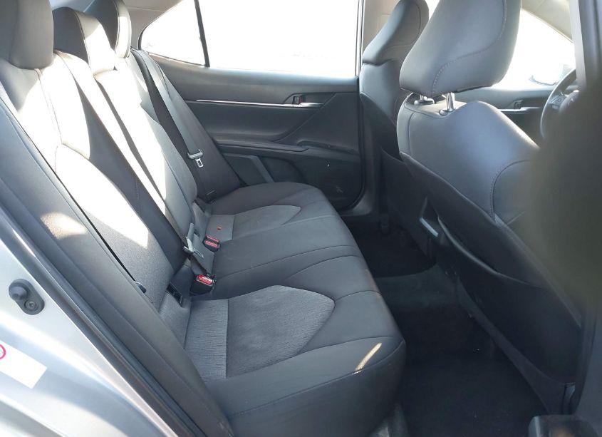 Photo 8 of 2019 Toyota Camry SE (VIN 4T1B11HKXKU696763)