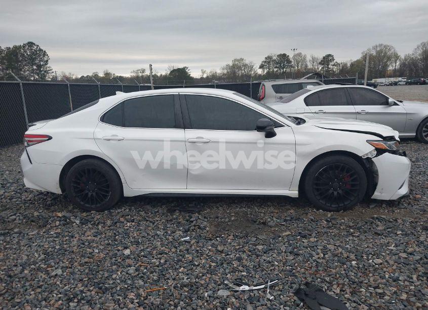 Photo 13 of 2019 Toyota Camry SE (VIN 4T1B11HKXKU706000)