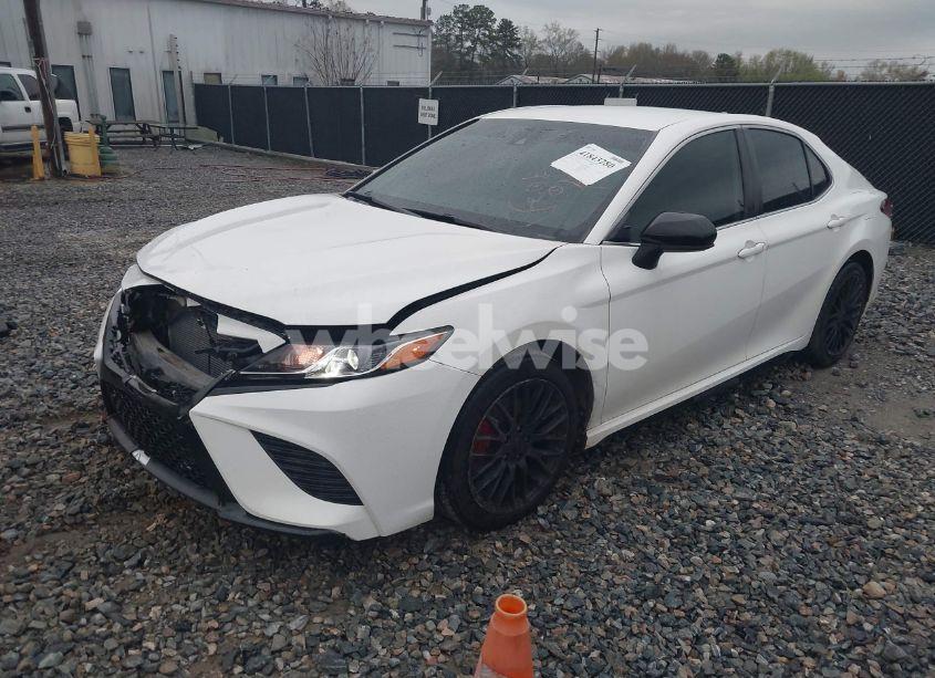 Photo 2 of 2019 Toyota Camry SE (VIN 4T1B11HKXKU706000)