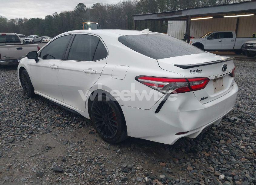 Photo 3 of 2019 Toyota Camry SE (VIN 4T1B11HKXKU706000)