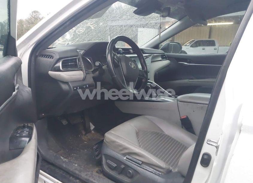 Photo 5 of 2019 Toyota Camry SE (VIN 4T1B11HKXKU706000)