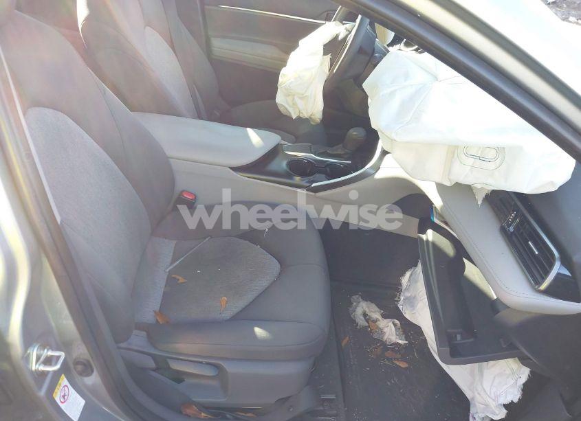 Photo 5 of 2019 Toyota Camry LE (VIN 4T1B11HKXKU710080)