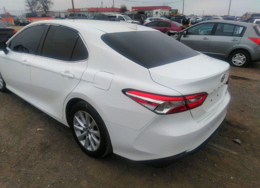 Photo 3 of 2019 Toyota Camry LE (VIN 4T1B11HKXKU711682)