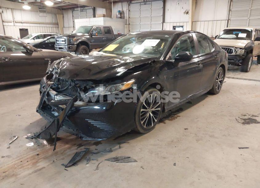 Photo 2 of 2019 Toyota Camry SE (VIN 4T1B11HKXKU718695)