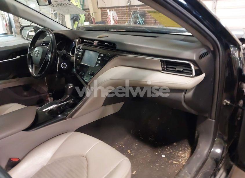 Photo 5 of 2019 Toyota Camry SE (VIN 4T1B11HKXKU718695)