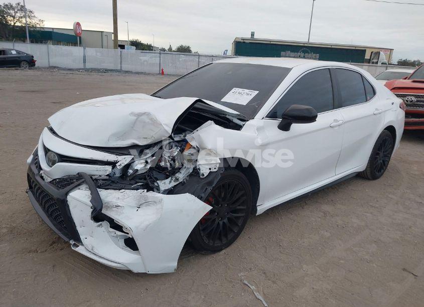 Photo 2 of 2019 Toyota Camry SE (VIN 4T1B11HKXKU739076)