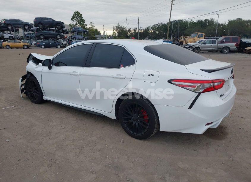 Photo 3 of 2019 Toyota Camry SE (VIN 4T1B11HKXKU739076)