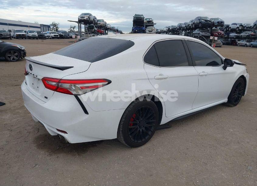 Photo 4 of 2019 Toyota Camry SE (VIN 4T1B11HKXKU739076)