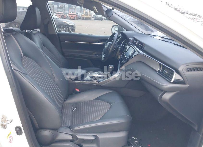 Photo 5 of 2019 Toyota Camry SE (VIN 4T1B11HKXKU739076)