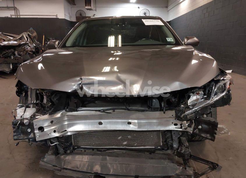 Photo 13 of 2019 Toyota Camry SE (VIN 4T1B11HKXKU743158)