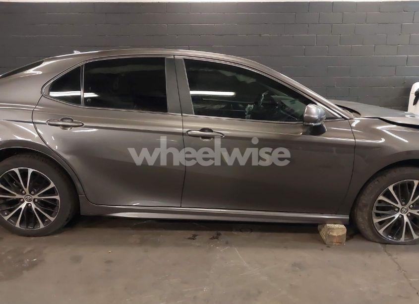 Photo 14 of 2019 Toyota Camry SE (VIN 4T1B11HKXKU743158)