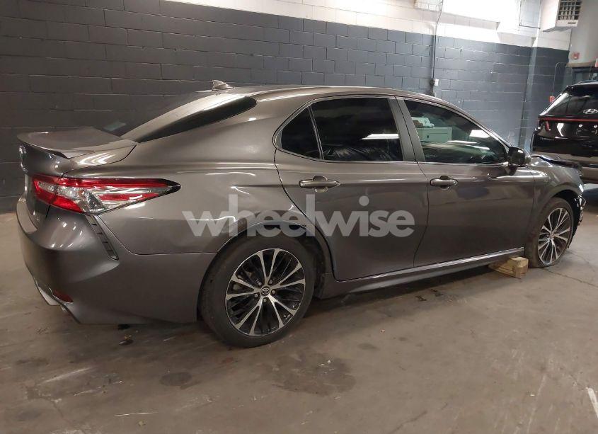 Photo 4 of 2019 Toyota Camry SE (VIN 4T1B11HKXKU743158)