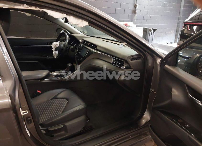 Photo 5 of 2019 Toyota Camry SE (VIN 4T1B11HKXKU743158)