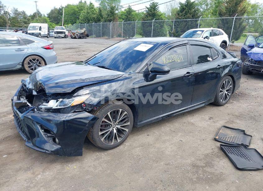 Photo 2 of 2019 Toyota Camry SE (VIN 4T1B11HKXKU755763)