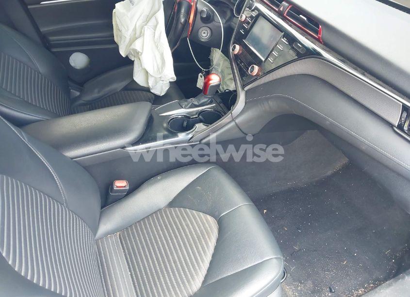 Photo 5 of 2019 Toyota Camry SE (VIN 4T1B11HKXKU755763)