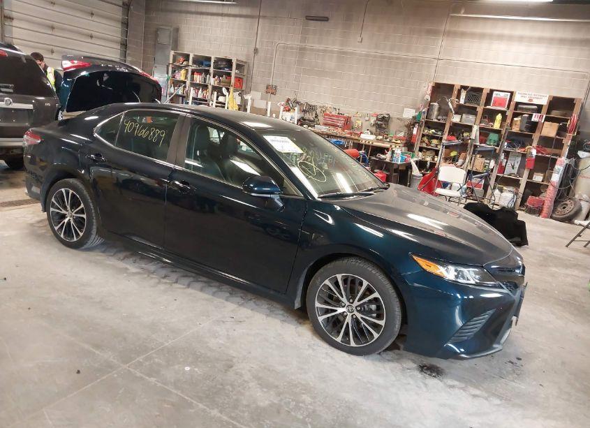 2019 Toyota Camry SE (VIN 4T1B11HKXKU759053) main photo