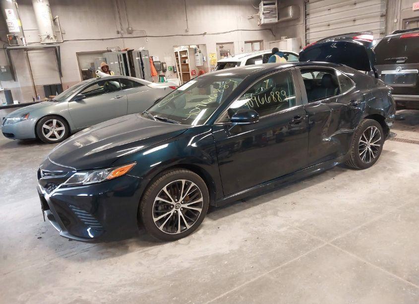 Photo 2 of 2019 Toyota Camry SE (VIN 4T1B11HKXKU759053)