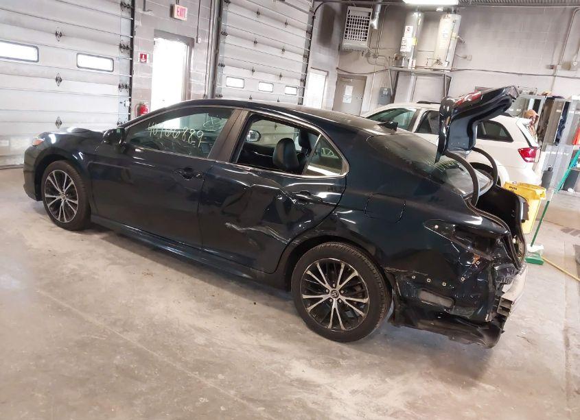 Photo 3 of 2019 Toyota Camry SE (VIN 4T1B11HKXKU759053)