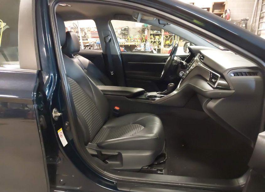 Photo 5 of 2019 Toyota Camry SE (VIN 4T1B11HKXKU759053)