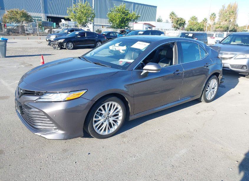 Photo 2 of 2019 Toyota Camry XLE (VIN 4T1B11HKXKU759392)