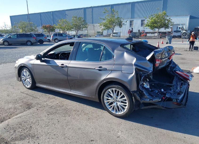 Photo 3 of 2019 Toyota Camry XLE (VIN 4T1B11HKXKU759392)