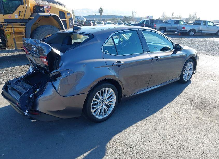 Photo 4 of 2019 Toyota Camry XLE (VIN 4T1B11HKXKU759392)