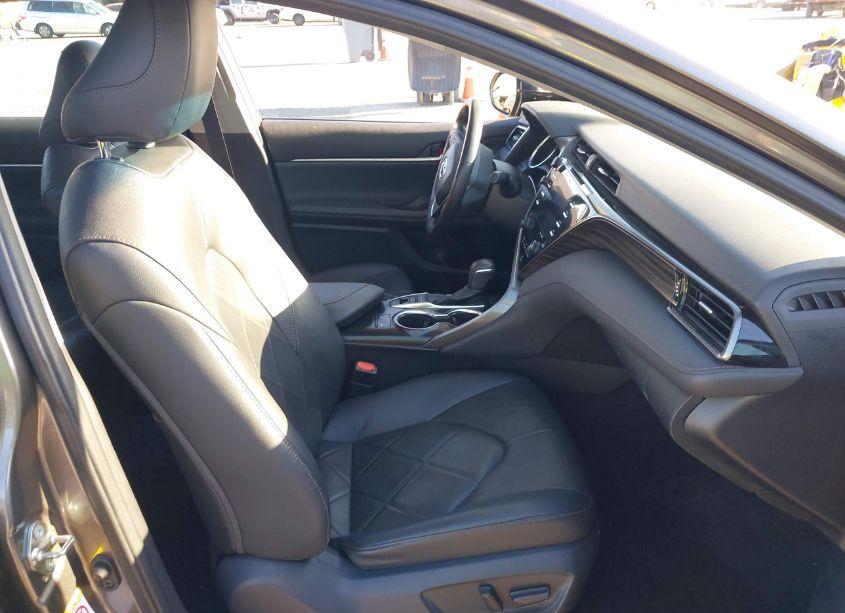 Photo 5 of 2019 Toyota Camry XLE (VIN 4T1B11HKXKU759392)