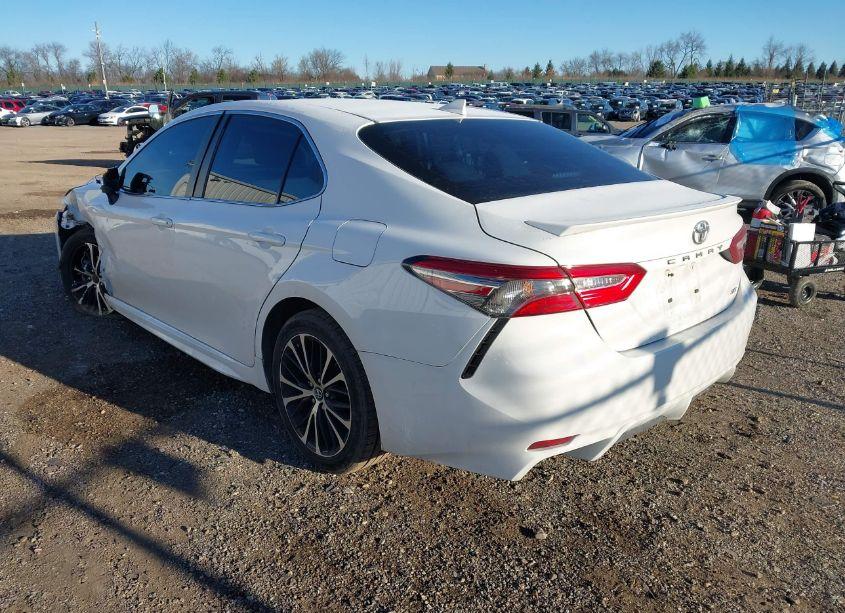 Photo 3 of 2019 Toyota Camry SE (VIN 4T1B11HKXKU759912)