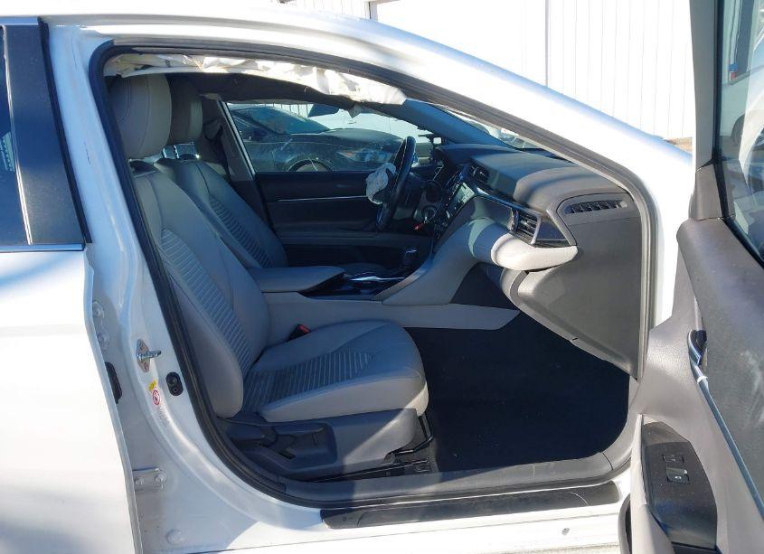 Photo 5 of 2019 Toyota Camry SE (VIN 4T1B11HKXKU759912)