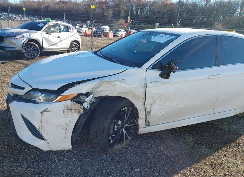 Photo 6 of 2019 Toyota Camry SE (VIN 4T1B11HKXKU759912)