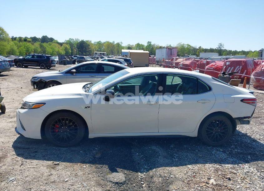 Photo 15 of 2019 Toyota Camry SE (VIN 4T1B11HKXKU761577)