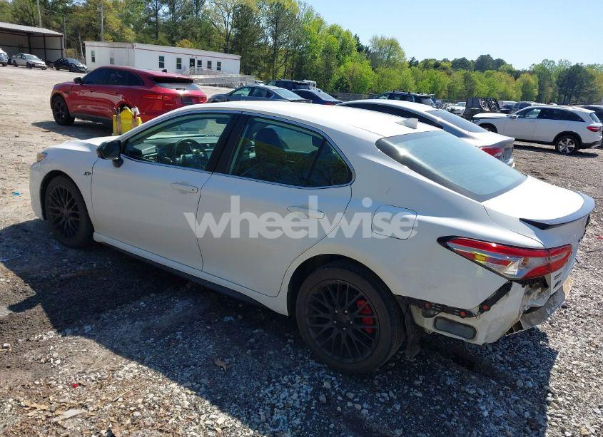 Photo 3 of 2019 Toyota Camry SE (VIN 4T1B11HKXKU761577)