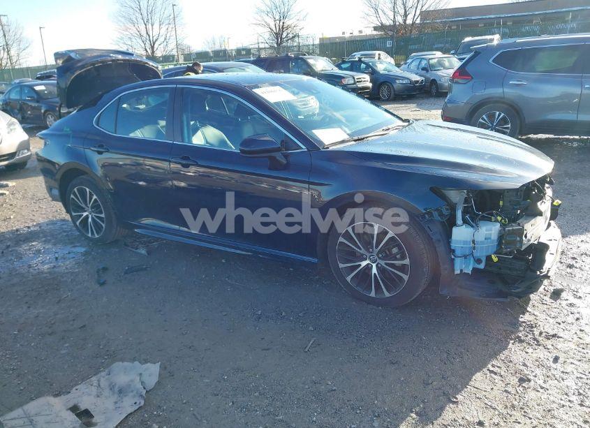 2019 Toyota Camry L/LE/SE/XLE (VIN 4T1B11HKXKU774247) main photo