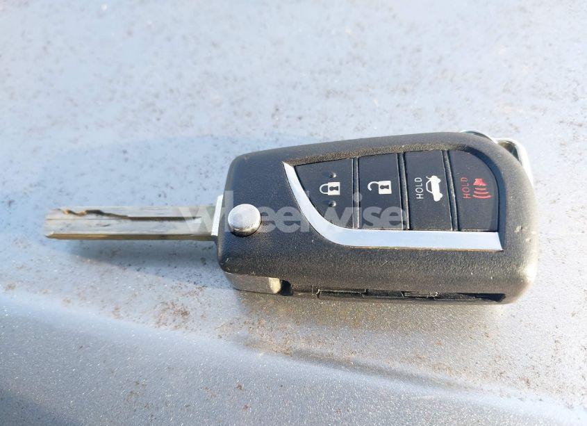 Photo 11 of 2019 Toyota Camry LE (VIN 4T1B11HKXKU775866)