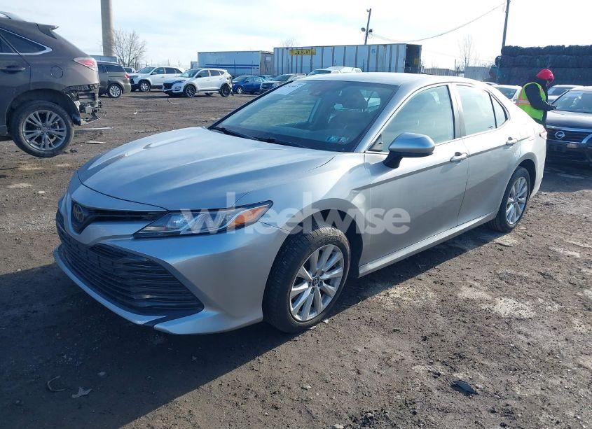 Photo 2 of 2019 Toyota Camry LE (VIN 4T1B11HKXKU775866)